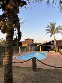 Chácara com piscina e linda área gourmet perto de Holambra