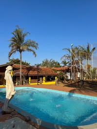 Chácara com piscina e linda área gourmet perto de Holambra