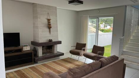 Linda casa com piscina