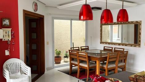 Linda casa com piscina