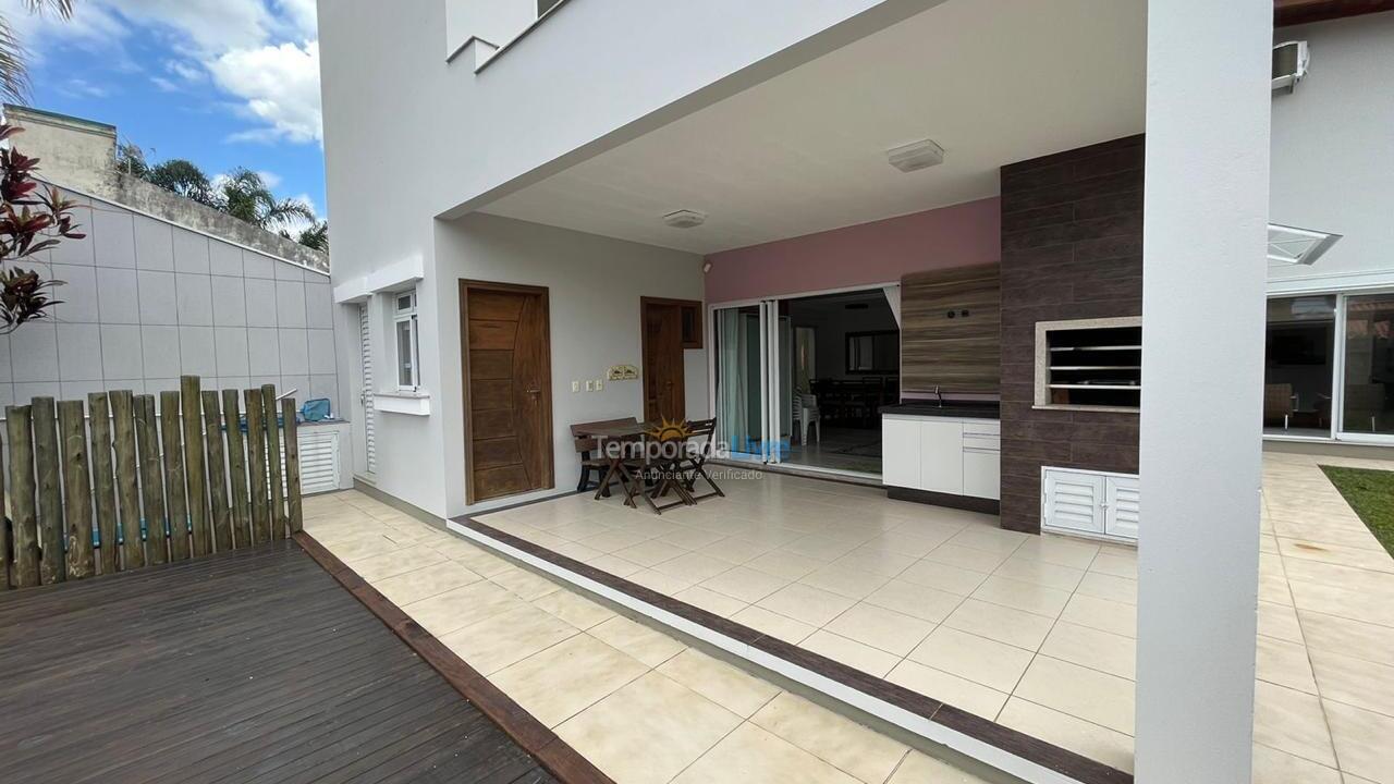 Casa para aluguel de temporada em Garopaba (Jardim Panoramico)