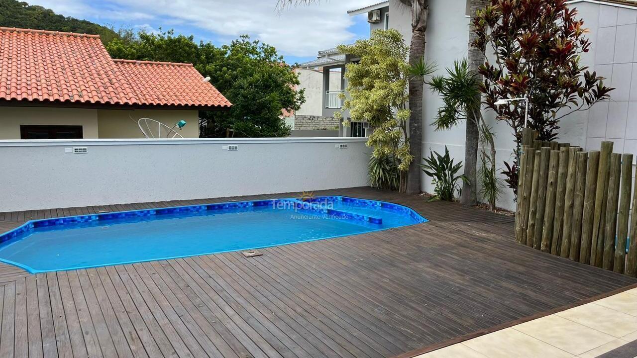 Casa para aluguel de temporada em Garopaba (Jardim Panoramico)