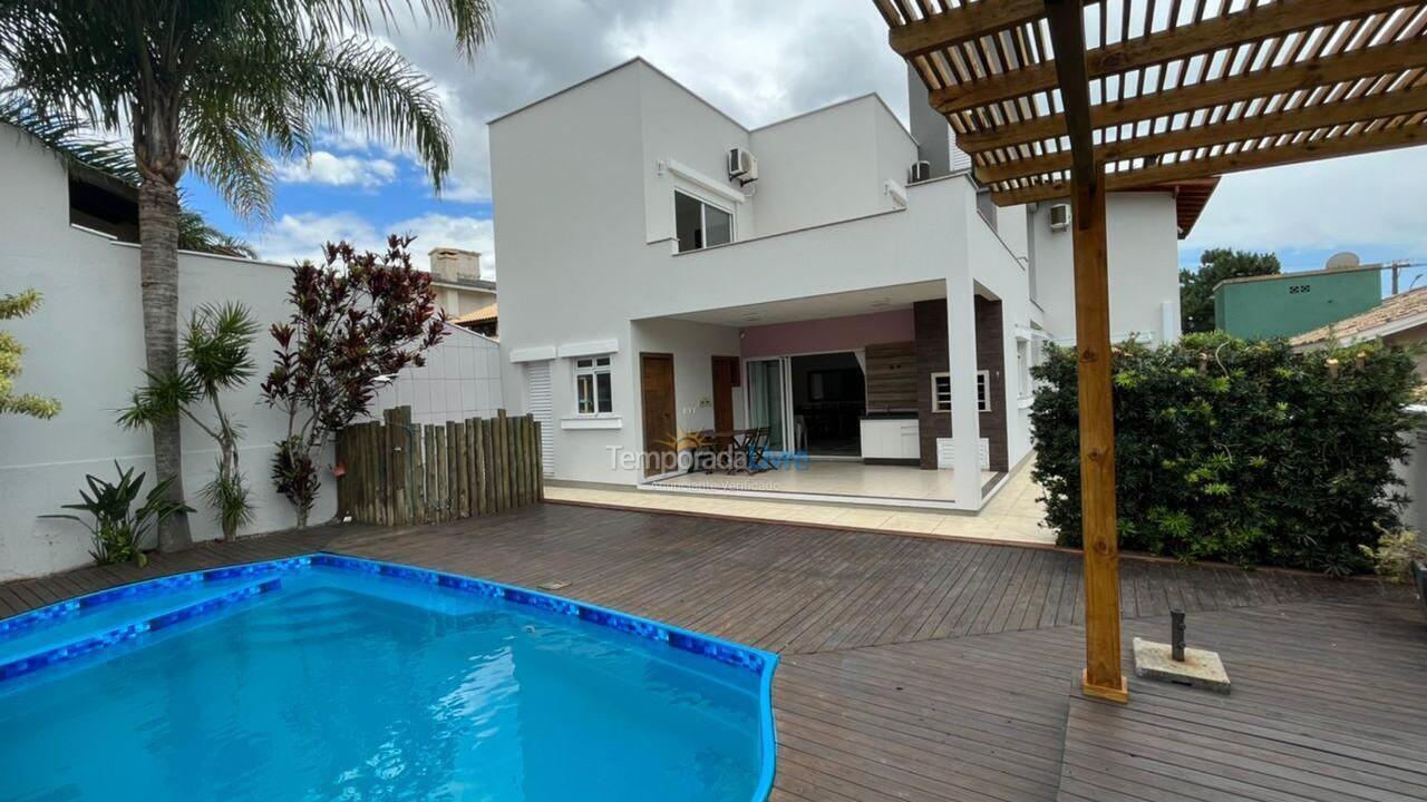 Casa para aluguel de temporada em Garopaba (Jardim Panoramico)