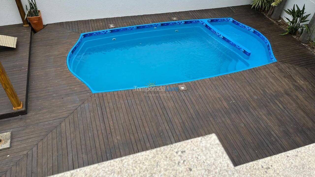 Casa para aluguel de temporada em Garopaba (Jardim Panoramico)