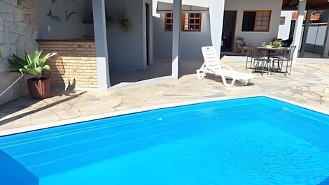 Praia, piscina e churrasco