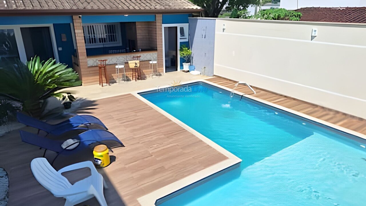 Casa para aluguel de temporada em Caraguatatuba (Massaguaçu)