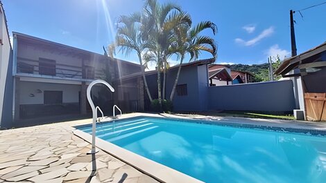 House with balcony overlooking the pool, 500 m from the beach.