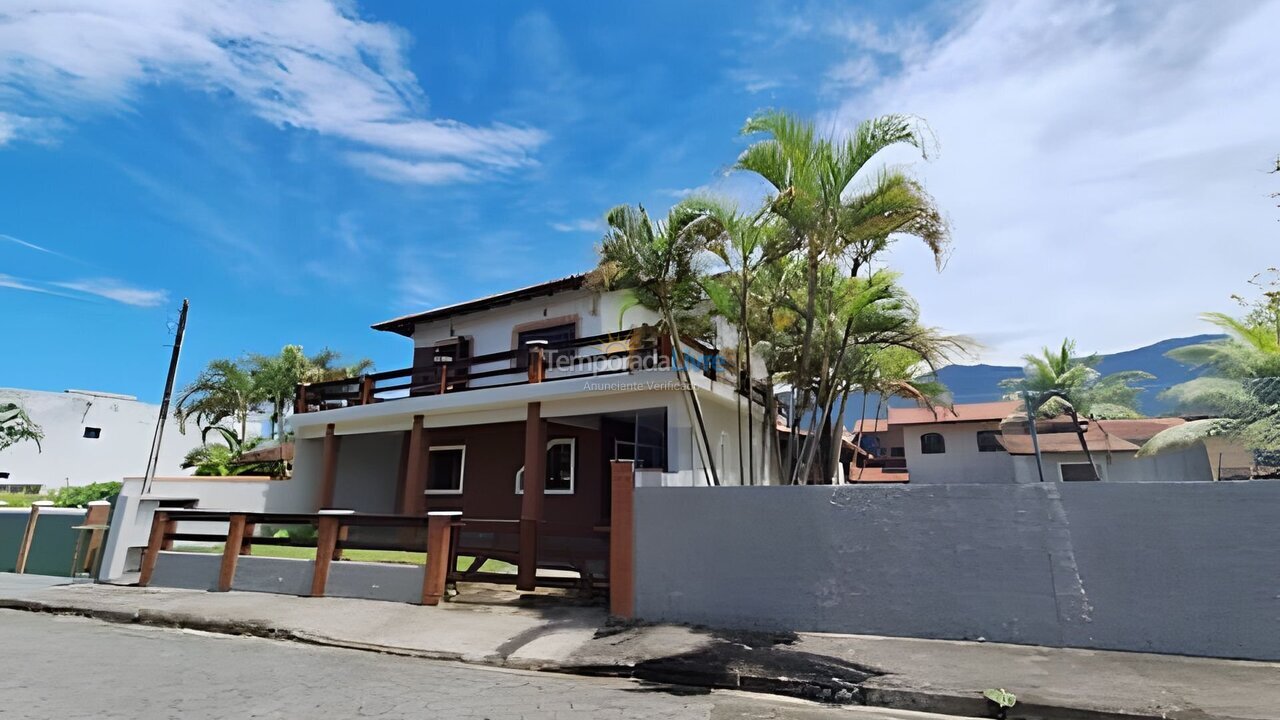 Casa para aluguel de temporada em Caraguatatuba (Massaguaçu)