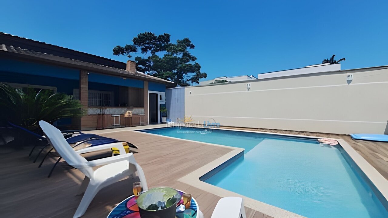 Casa para aluguel de temporada em Caraguatatuba (Massaguaçu)