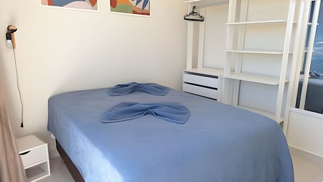 Amplo apto com varanda e vista mar