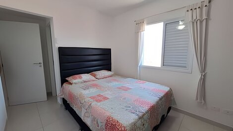 Apto com churrasqueira na varanda a 600 m do mar