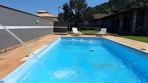 Acogedora casa en condominio cerrado en Lagoinha.