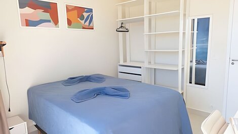 Amplo apto com varanda e vista mar