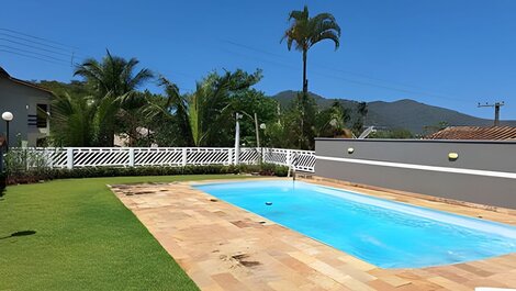 Acogedora casa en condominio cerrado en Lagoinha.