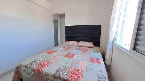 Apto com churrasqueira na varanda a 600 m do mar