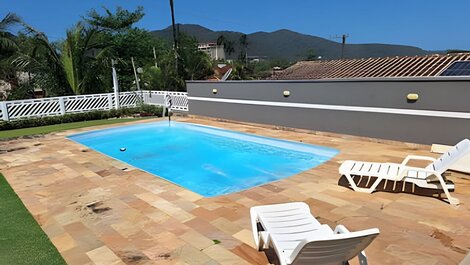 Acogedora casa en condominio cerrado en Lagoinha.