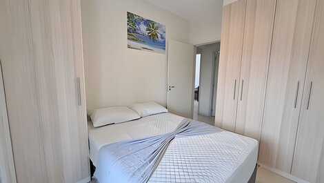 Apto com varanda a 50 metros do mar