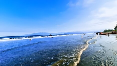 Apartamento bien equipado junto al mar.