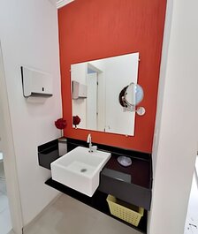 Casa na praia com conforto, piscina e churrasco