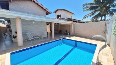 Casa na praia com conforto, piscina e churrasco