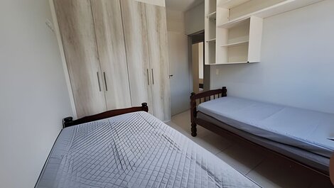 Apto com varanda a 50 metros do mar