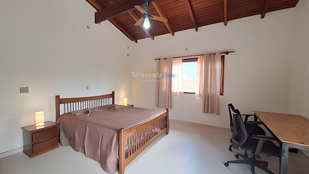 Casa para aluguel de temporada em Caraguatatuba (Massaguaçu)