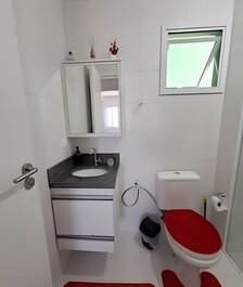 Apto com churrasqueira na varanda a 600 m do mar