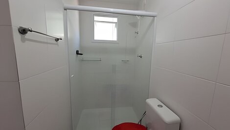 Apto com churrasqueira na varanda a 600 m do mar