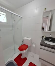 Apto com churrasqueira na varanda a 600 m do mar