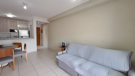 Apto com varanda a 50 metros do mar