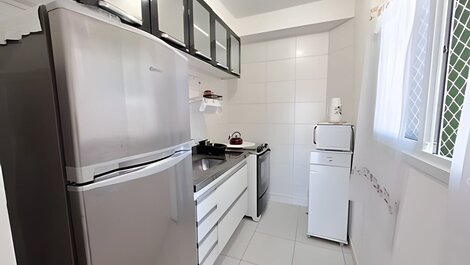 Apto com churrasqueira na varanda a 600 m do mar