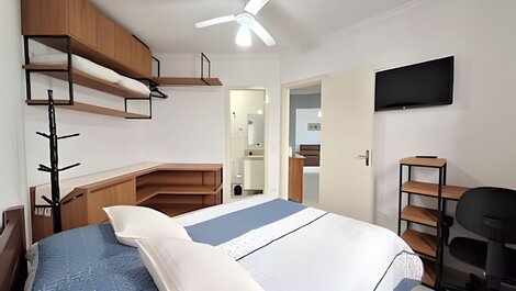 Apto c/ varanda e churrasqueira frente mar