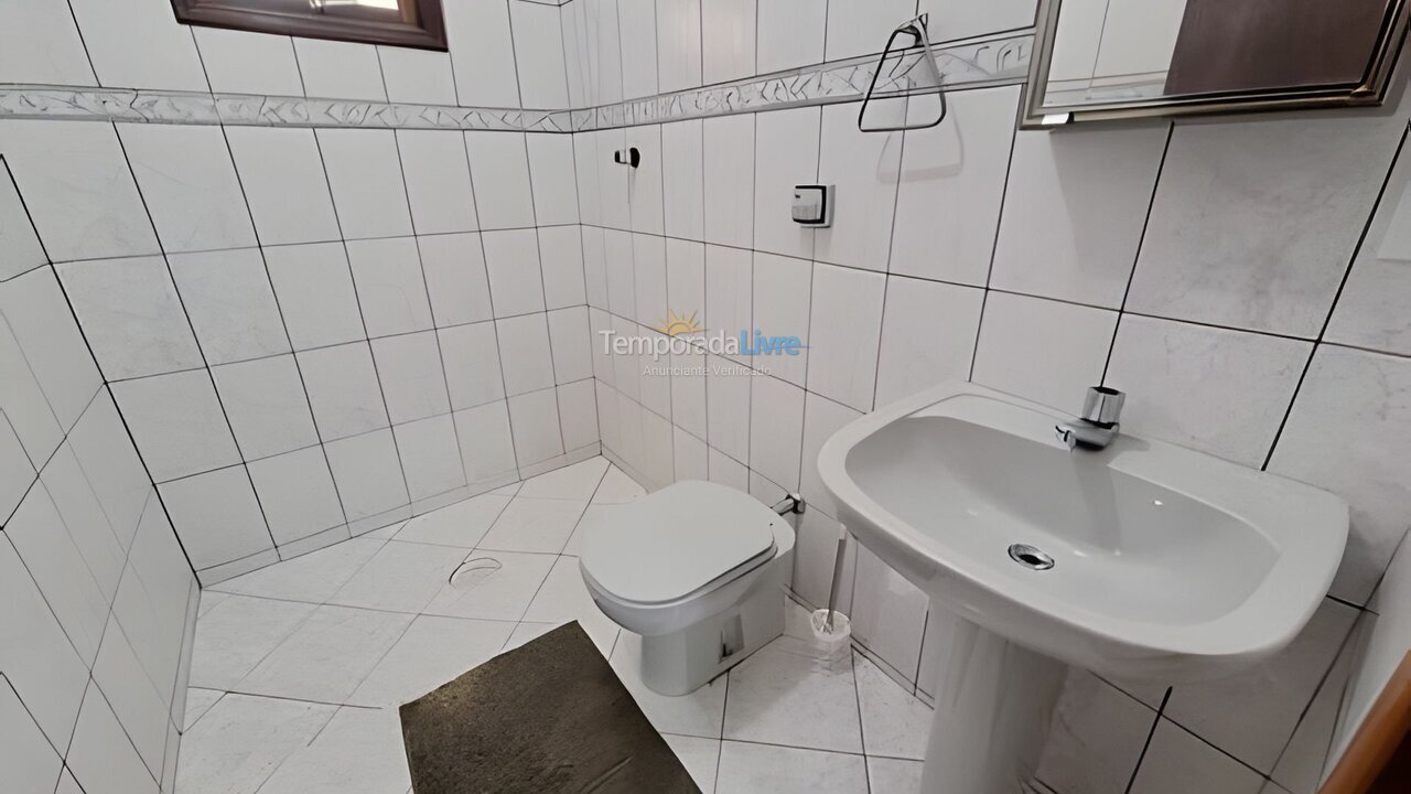 Casa para aluguel de temporada em Caraguatatuba (Massaguaçu)