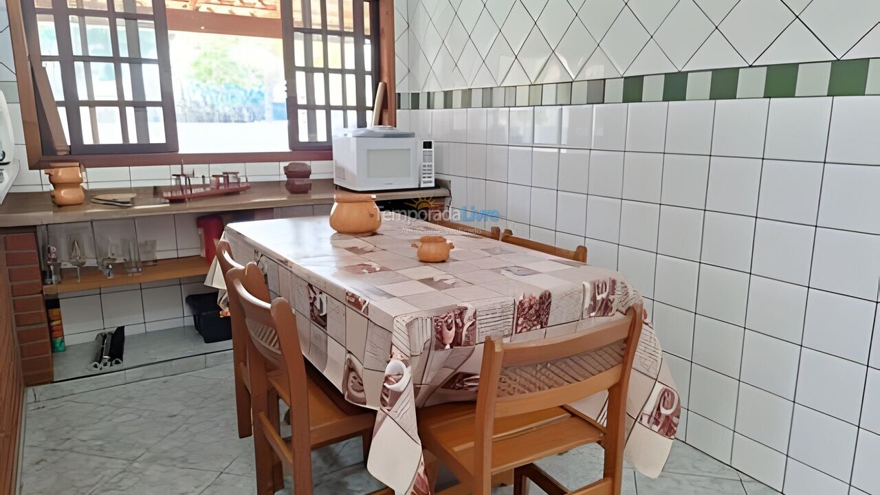 Casa para aluguel de temporada em Caraguatatuba (Massaguaçu)