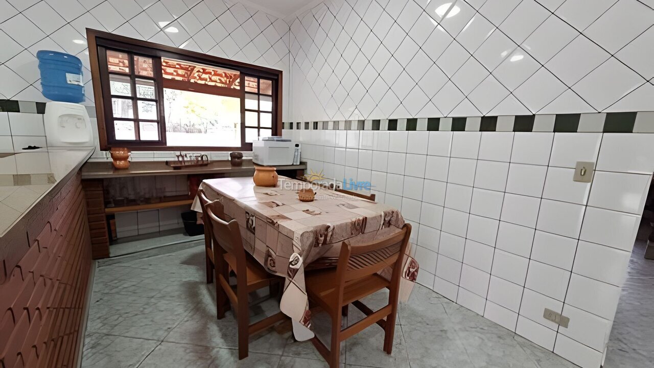 Casa para aluguel de temporada em Caraguatatuba (Massaguaçu)