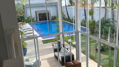 Hermosa casa en Jardim Acapulco, con capacidad para 15 personas, a 600 metros de la playa de Pernambuco.