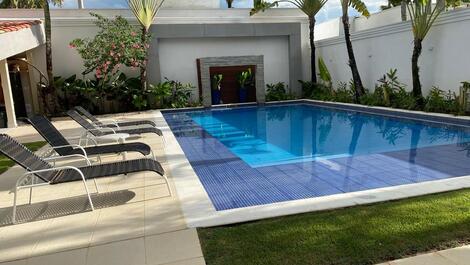 Hermosa casa en Jardim Acapulco, con capacidad para 15 personas, a 600 metros de la playa de Pernambuco.