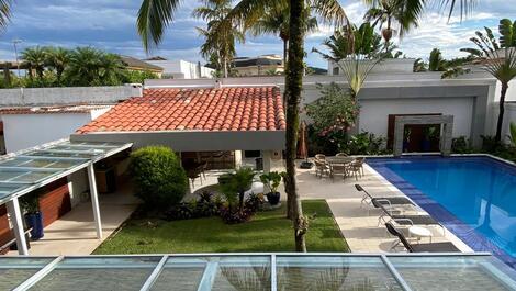 Hermosa casa en Jardim Acapulco, con capacidad para 15 personas, a 600 metros de la playa de Pernambuco.