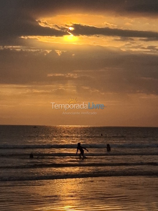 Apartamento para aluguel de temporada em São Paulo (Praia Grande Canto do Forte)