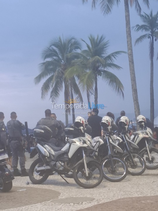 Apartamento para aluguel de temporada em São Paulo (Praia Grande Canto do Forte)