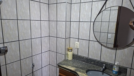 Piso de 3 habitaciones con baño privado y 1 plaza de aparcamiento en Avenida Praiana, Praia do Morro, Guarapari, ES.