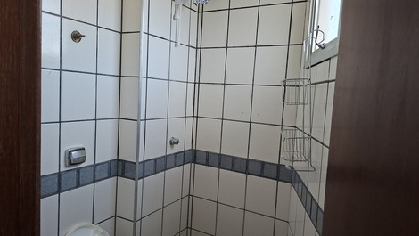 Piso de 3 habitaciones con baño privado y 1 plaza de aparcamiento en Avenida Praiana, Praia do Morro, Guarapari, ES.