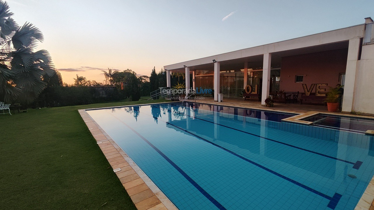 Chácara / sítio para aluguel de temporada em Mairinque (Parque Morumbi Antes do Eebandilha)