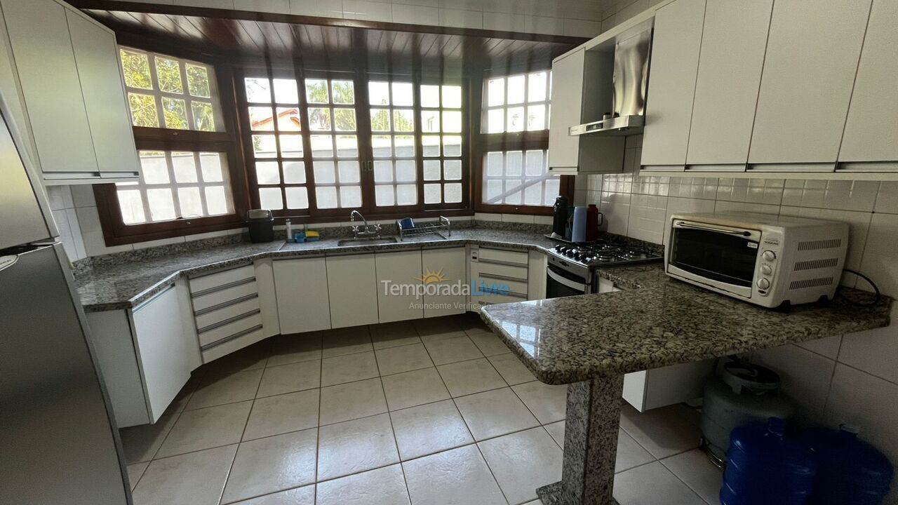 Casa para aluguel de temporada em Bertioga (Riviera de São Lourenço)