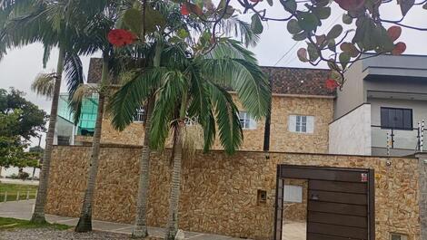 Casa no Cantão do Indaiá com 3 dormitórios pé na areia