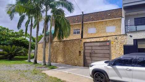 Casa no Cantão do Indaiá com 3 dormitórios pé na areia