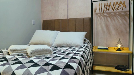 Apartment in the city center near Escarpas with air conditioning, bed linens and towels.