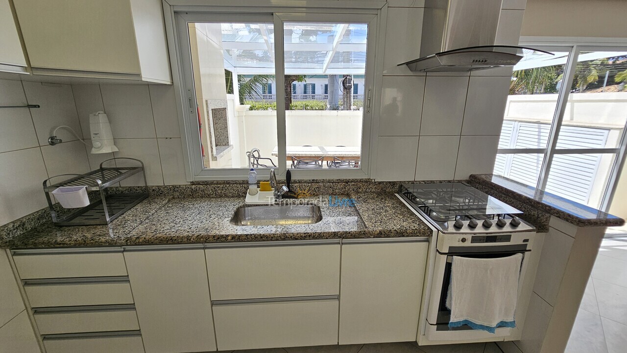 Casa para aluguel de temporada em Guarujá (Enseada)