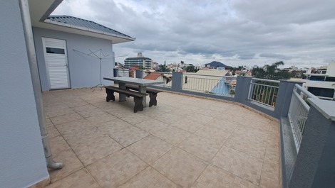 Piscina de excelente cobertura y asador privado - 257 mts