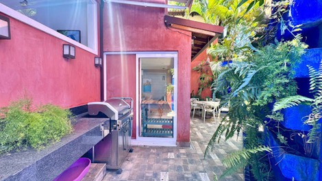 Casa en condominio cerrado en playa Juquehy.